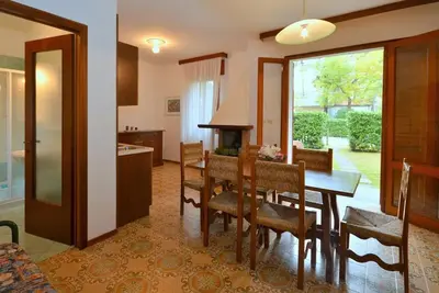 Image de Maison familiale confortable nichée dans la verdure