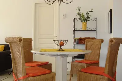 Image de Provincial house with large garden. Golf course nearby.