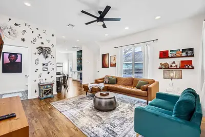 Image de New Modern Retreat | Near Downtown+Domain+Airport