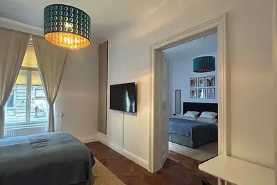 Charming 2-bedroom apartment with WiFi, Ac in Zagreb Strict Center.
