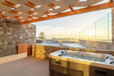 Image de Sunset | Hot Tub | Private Patio | Breakfast | Regency Sunset Suite Γ (gamma)