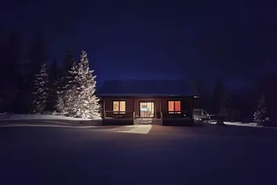 Image de Quiet Cabin in the woods, on 50 acres with trails to soak in Nature.