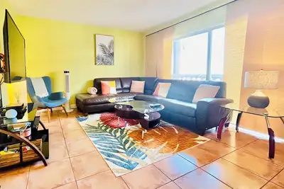 Image de Updated 2br/1ba Condo in Beachfront Diplomat Complex