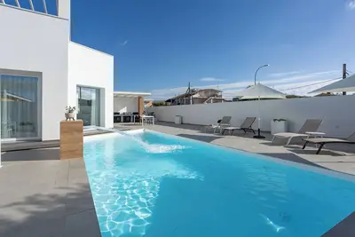 Image de Villa with pool and solarium suitable for relaxation and fun with all the comforts