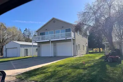 Image de Beautiful Lake Views with Balcony - Elevated Ranch in Allegan