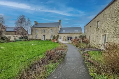 Image de Grand Cottage avec Piscine chauffée près des plages du D-Day