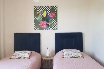 Image de Maison de plein pied en bois avec piscine proche plage