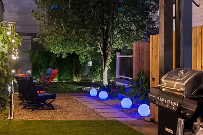 Image de Backyard Escape Minutes From Downtown, Fenced Yard