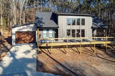 Image de Fairfield Bay 4-Bedroom Cabin with Lake View, Sleeps 12 - Quiet & Relaxing
