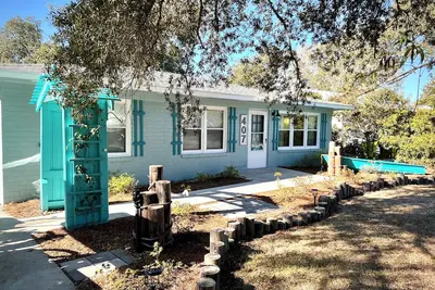 Image de 3-Bedroom house near ocean on Oak Island fully-equipped, including Golf Cart!