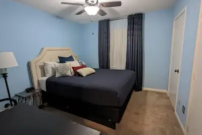 Image de Cozy 2br/1ba Condo with Modern Furnishings, High-Speed Wi-Fi, In-Unit Laundry