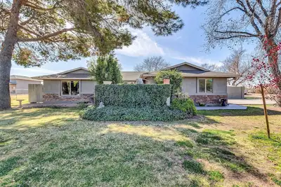 Image de Charming, Pet-friendly, 3-bedroom home in Gilbert with Ac, WiFi, pool, hot tub