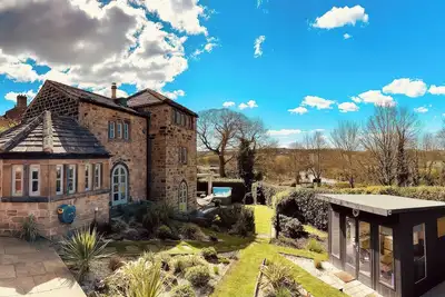 Image de Dreamwood Cottage, pet friendly, with hot tub in Newmillerdam