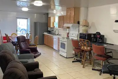 Image de Spacious lodge with 6 bedrooms, 7 baths, WiFi and A\/C Fishing charters available