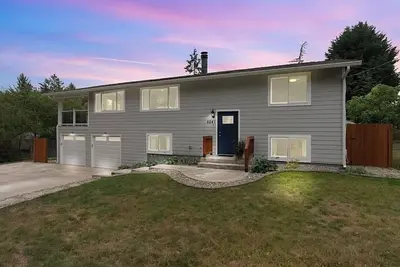 Image de Beach Bungalow w/ paddle boards! Ac, Rainier views, close to Jblm for military