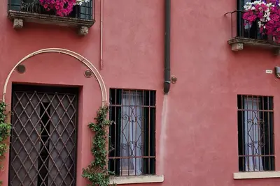 Image de Historic housing in pedestrian square - Borgo Portello