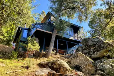 Image de Crestviewhaus:  Amazing Idyllwild Cabin Retreat, stunning views 3bdrm+Loft
