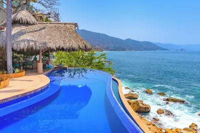 Image de Luxury 6-Br Oceanfront Villa in Puerto Vallarta with Infinity Pool
