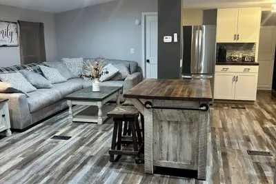 Image de 3-bedroom 2-bath home in charming Jamestown with Ac, WiFi