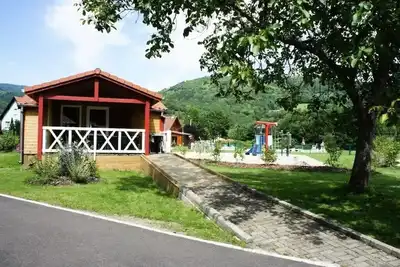 Image de Chalet Confort 35 m² (2 chambres) + terrasse couverte - Adapté pour les personnes à mobilité réduite 6 personnes