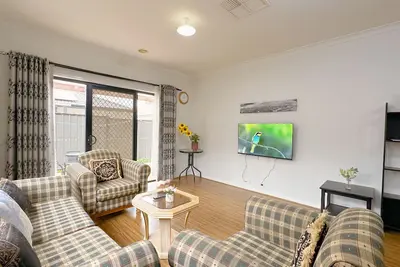 Image de Comfy home/Airport/Shopping/Playground Nearby/Evaporative Cooler