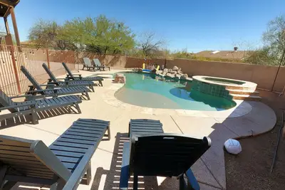 Image de Desert Hills Fun Home! Pool/Spa/6Bedroom/8Bed/Movie Theater Sleeps 15 people