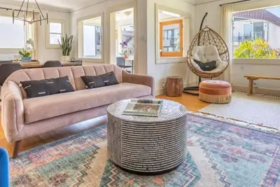 Image de Charming 1920s Hermosa Bungalow Steps from The Strand