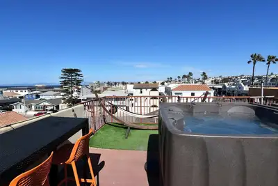 Image de Seaside Sanctuary - Rooftop Deck & Hot Tub