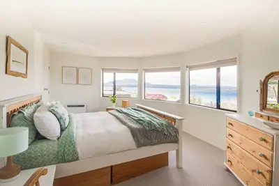 Image de Serendipity with a stunning view - relax and rewind and bring your furry friend!