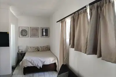 Image de Your new home away from home: Peaceful, private studio with reliable WiFi.