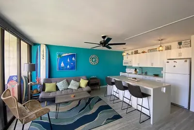 Image de Free parking, rennovated, high floor, 1 block from beach