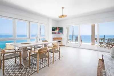 Image de 180° Oceanfront Lux Penthouse | Icelandic Spice