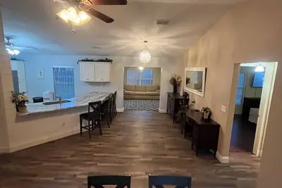 Image de Entire 3/2 home, nice yard that allows Pets close to Wec, Hits and shopping.