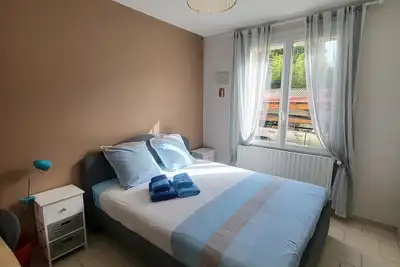 Image de Mas jaune aux volets gris