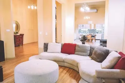 Image de Spacious 5-bedroom townhome in Buenos Aires with jaquzzi, sauna, and own bar!