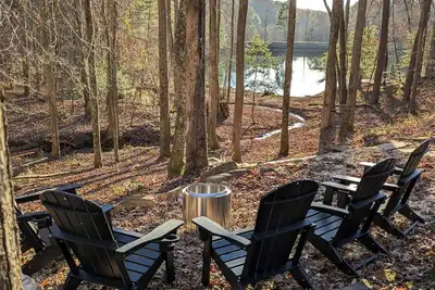 Image de BohoLake:  Kayaks, Hottub, Solo Stove, Arcade Games