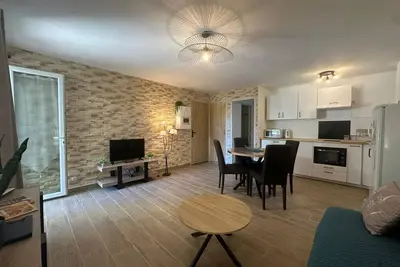 Image de Appartement cosy avec terrasse, climatisé, place de parking. \nAnimaux interdit!