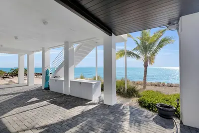 Image de This 2 bedroom pet friendly ocean front home has the best views in the resort!