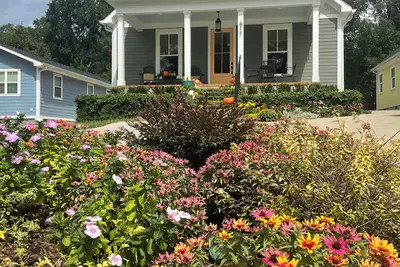 Image de Spacious 4-bedroom house with private upstairs suite