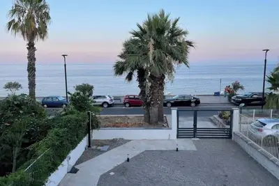 Image de Waterfront 2-bedroom apartment near Taormina in charming Sant'Alessio Siculo