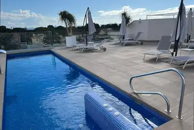 Image de Stunning New 2 Bedroom Apartment Roof Pool