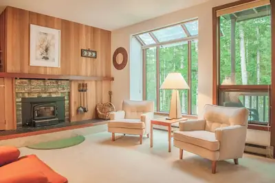 Image de Serene and Spacious Retreat with River View