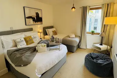 Image de Modern 1-Bed Apartment with City Views – Ideal for Families, Business & Contractors
