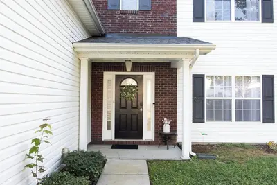 Image de This Spacious 4-bedroom pet friendly house with WiFi and Ac in charming Concord.