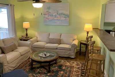 Image de New! Beach Front on the Bay