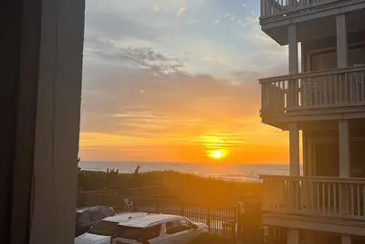Image de Charming 2-bedroom, 2- bath condo in Carolina Beach, Overlooks ocean & pool,