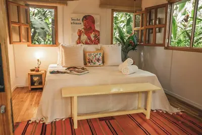 Image de Low Tide Bungalow - Walking distance to the Surf