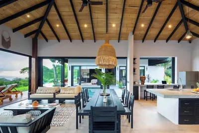 Villa Ayla Retreat - 3min From Beach 4wd