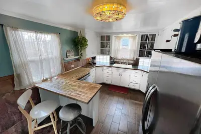 Image de Expansive Luxury Downtown Haven Family Friendly, 4 Bedroom, 2 Bath, Fenced Yard