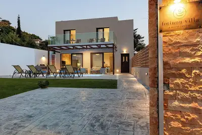 Unwind in Style Fotinou Villa & Heated Pool Awaits